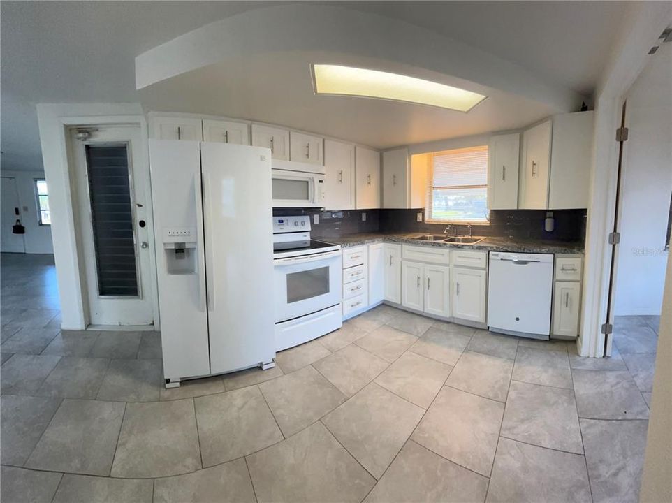 For Sale: $225,000 (3 beds, 2 baths, 1302 Square Feet)