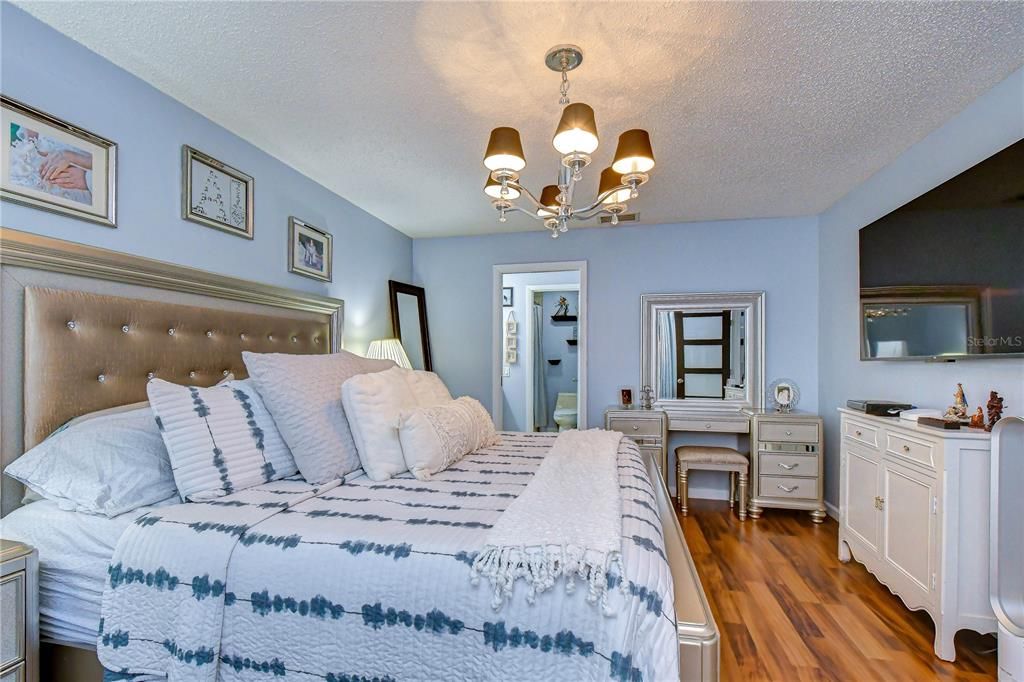 For Sale: $560,000 (3 beds, 2 baths, 1545 Square Feet)