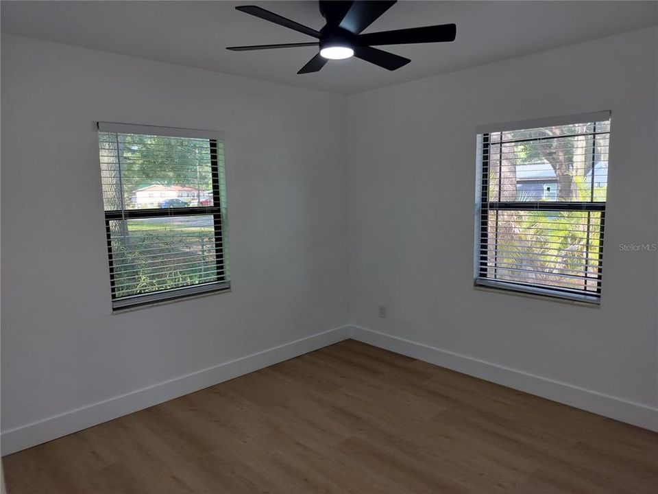Под контрактом: $295,000 (3 спален, 1 ванн, 864 Квадратных фут)