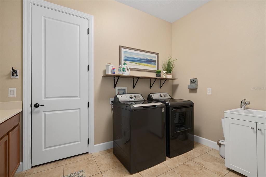 For Sale: $595,000 (3 beds, 3 baths, 2275 Square Feet)