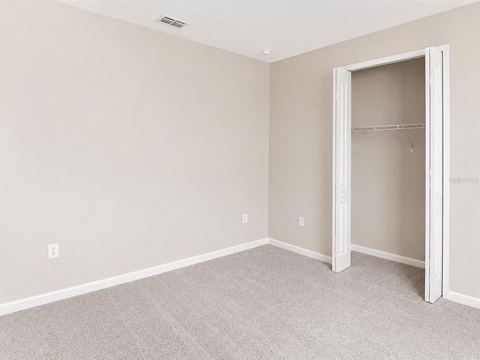 For Sale: $400,000 (5 beds, 3 baths, 3106 Square Feet)