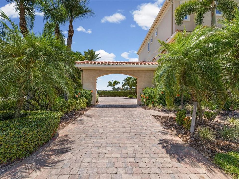 For Sale: $5,700,000 (4 beds, 4 baths, 5274 Square Feet)