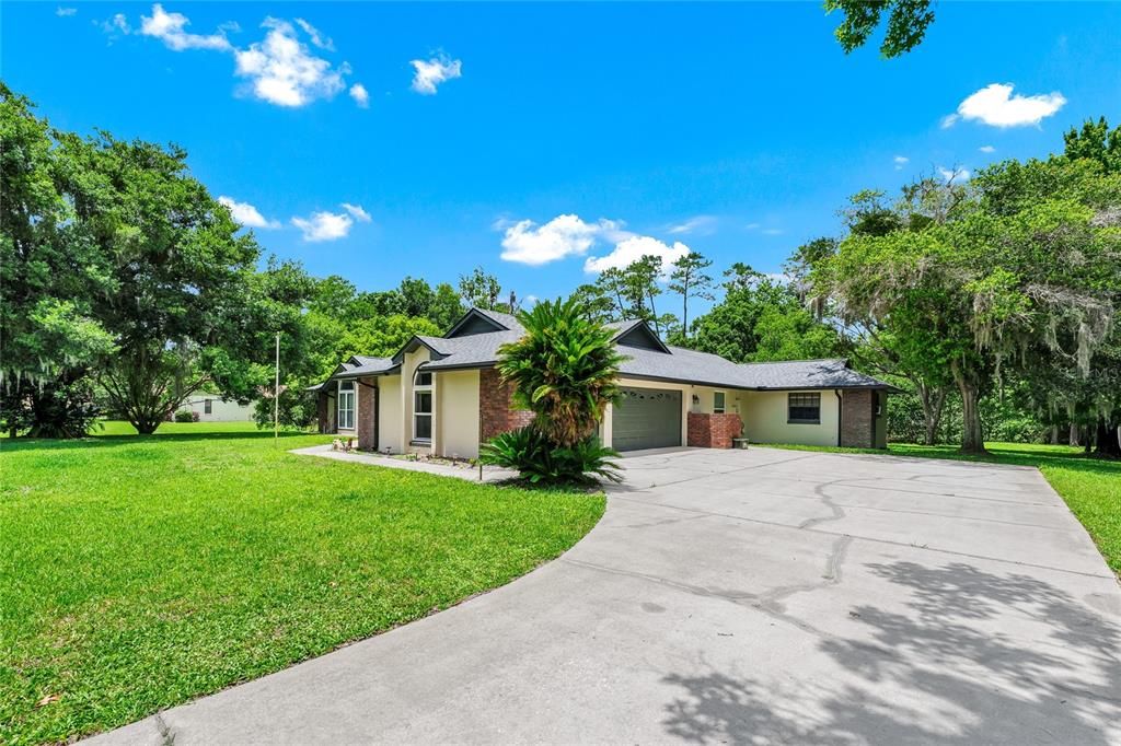 For Sale: $695,000 (4 beds, 2 baths, 2562 Square Feet)