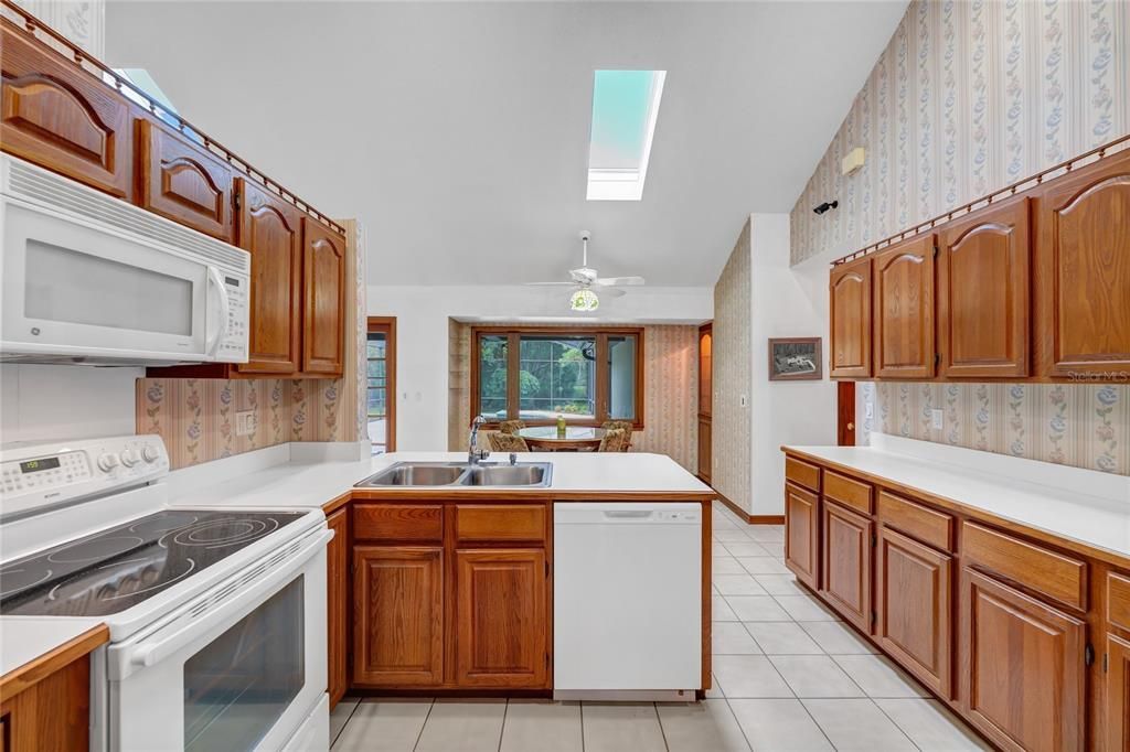 For Sale: $695,000 (4 beds, 2 baths, 2562 Square Feet)