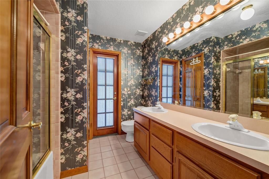 For Sale: $695,000 (4 beds, 2 baths, 2562 Square Feet)