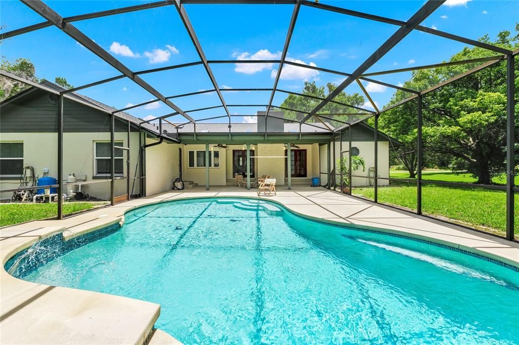 For Sale: $695,000 (4 beds, 2 baths, 2562 Square Feet)