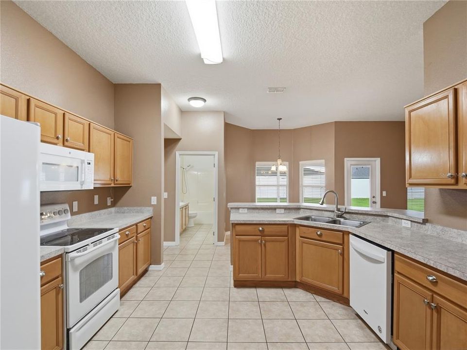 For Sale: $450,000 (4 beds, 3 baths, 2284 Square Feet)