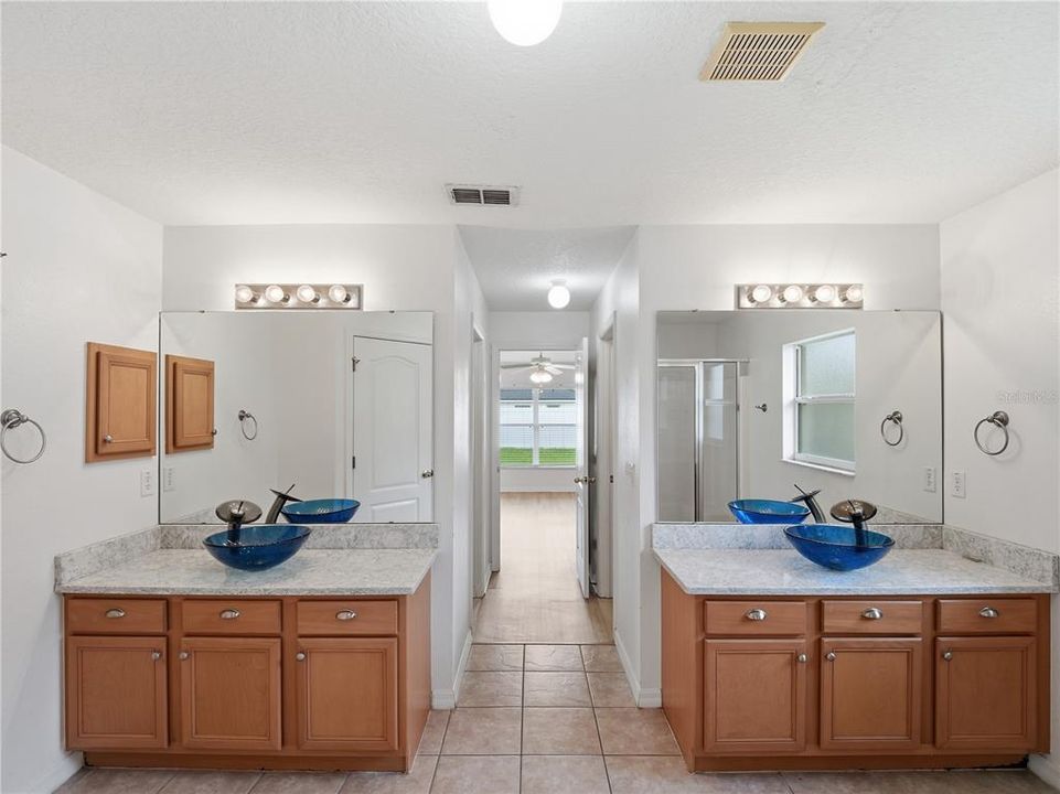 For Sale: $450,000 (4 beds, 3 baths, 2284 Square Feet)