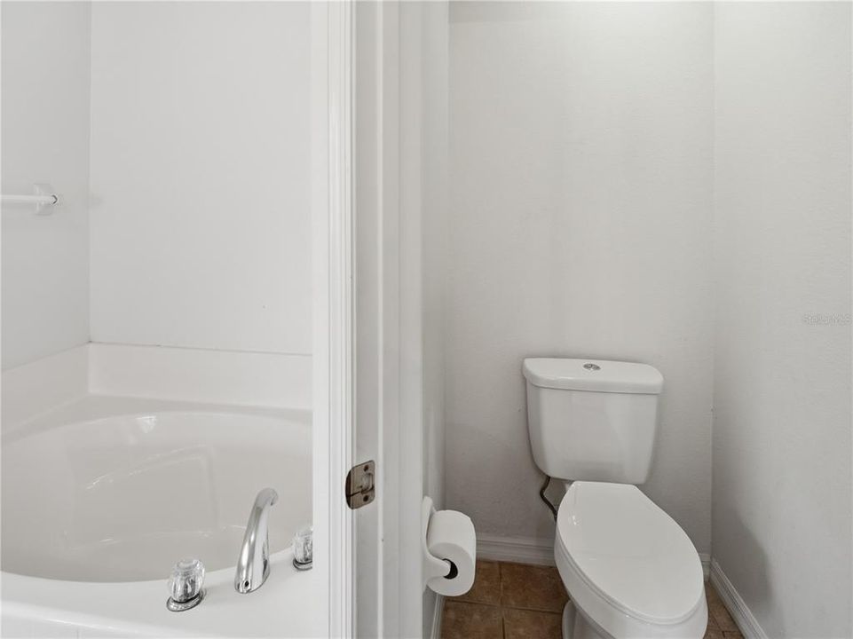 For Sale: $450,000 (4 beds, 3 baths, 2284 Square Feet)