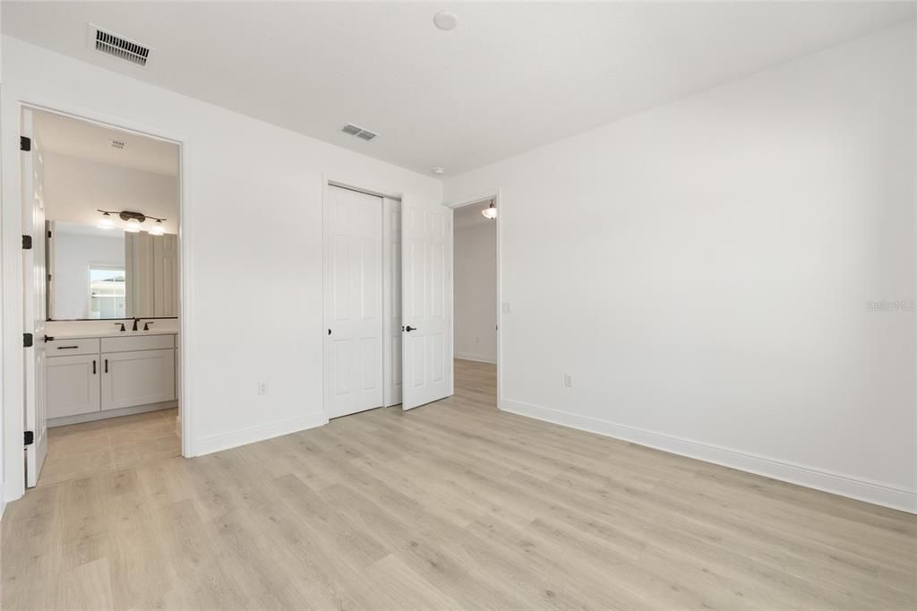 For Sale: $530,450 (3 beds, 3 baths, 2211 Square Feet)