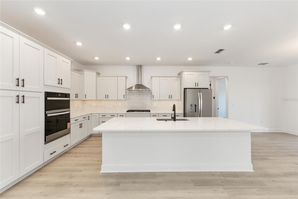 For Sale: $530,450 (3 beds, 3 baths, 2211 Square Feet)