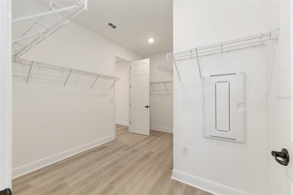 For Sale: $530,450 (3 beds, 3 baths, 2211 Square Feet)