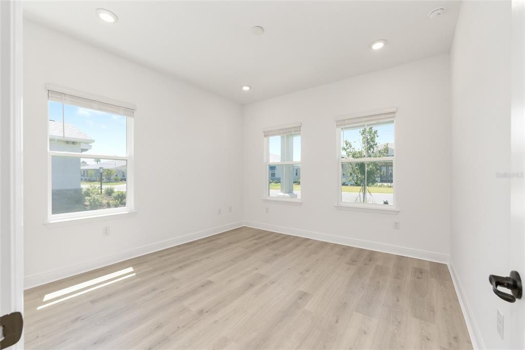 For Sale: $530,450 (3 beds, 3 baths, 2211 Square Feet)