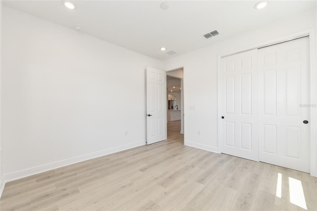 For Sale: $530,450 (3 beds, 3 baths, 2211 Square Feet)