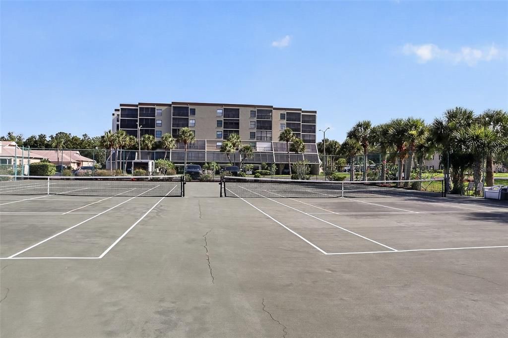 For Sale: $75,000 (1 beds, 1 baths, 790 Square Feet)