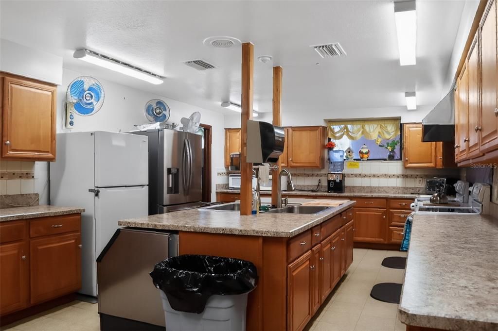For Sale: $75,000 (1 beds, 1 baths, 790 Square Feet)