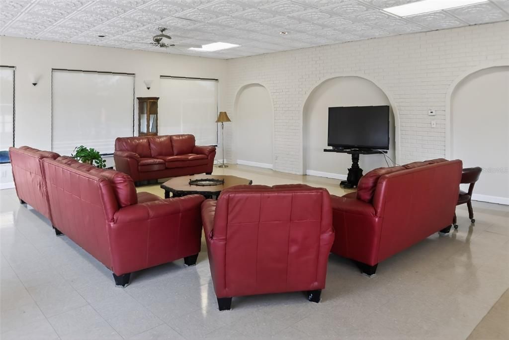 For Sale: $75,000 (1 beds, 1 baths, 790 Square Feet)