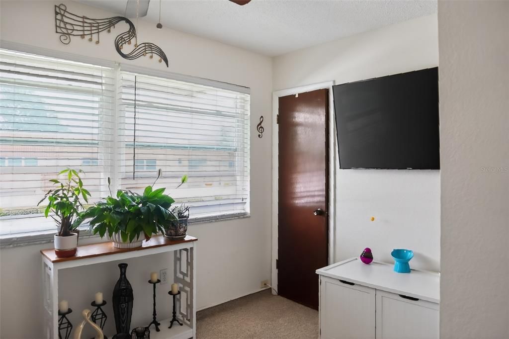 For Sale: $75,000 (1 beds, 1 baths, 790 Square Feet)