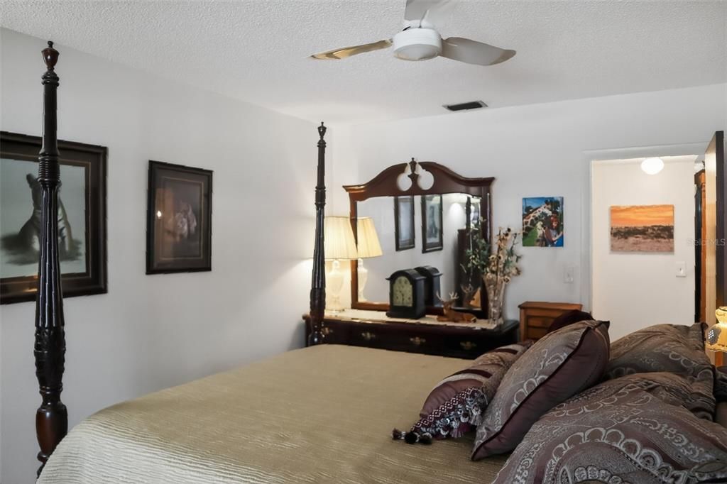 For Sale: $75,000 (1 beds, 1 baths, 790 Square Feet)
