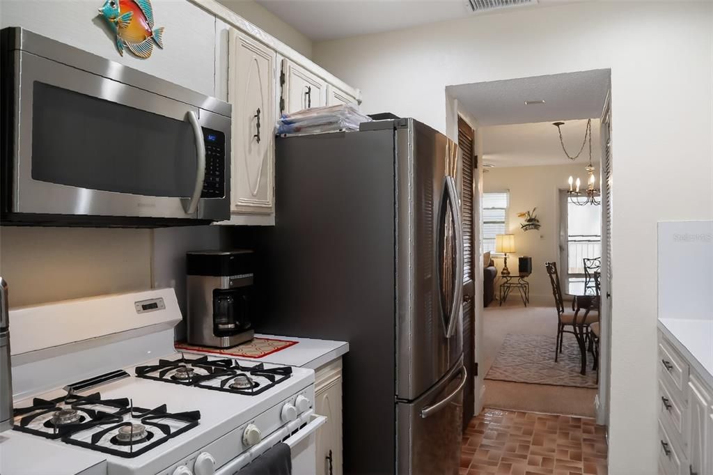 For Sale: $75,000 (1 beds, 1 baths, 790 Square Feet)