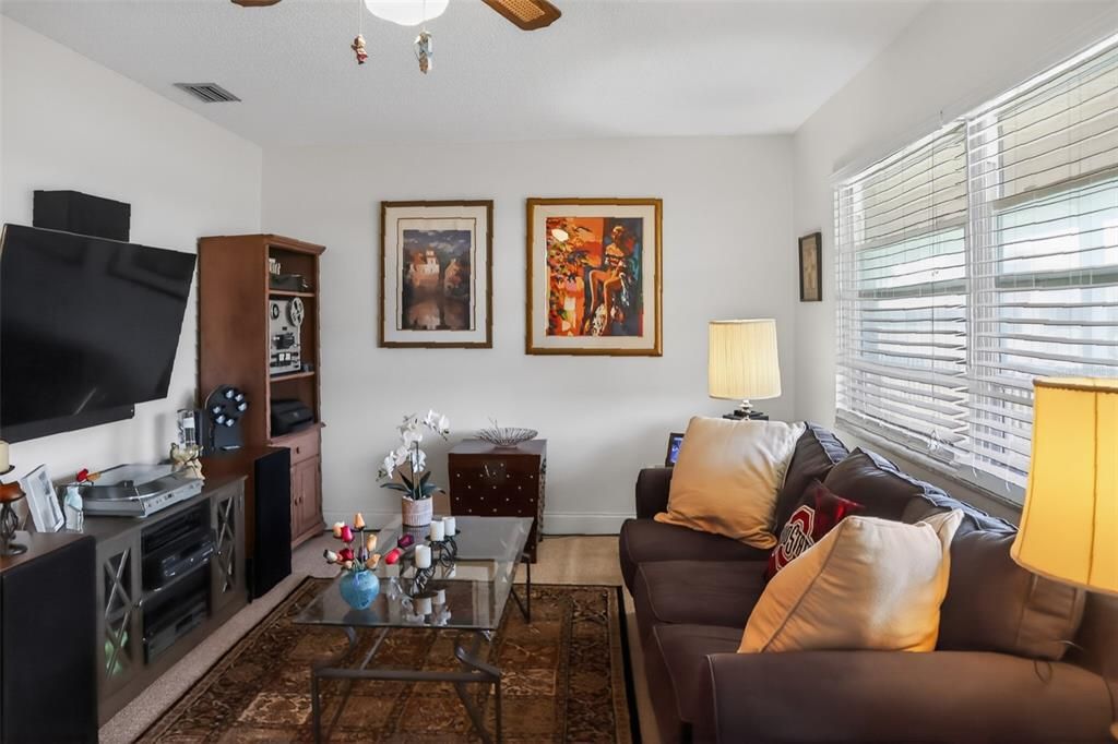 For Sale: $75,000 (1 beds, 1 baths, 790 Square Feet)