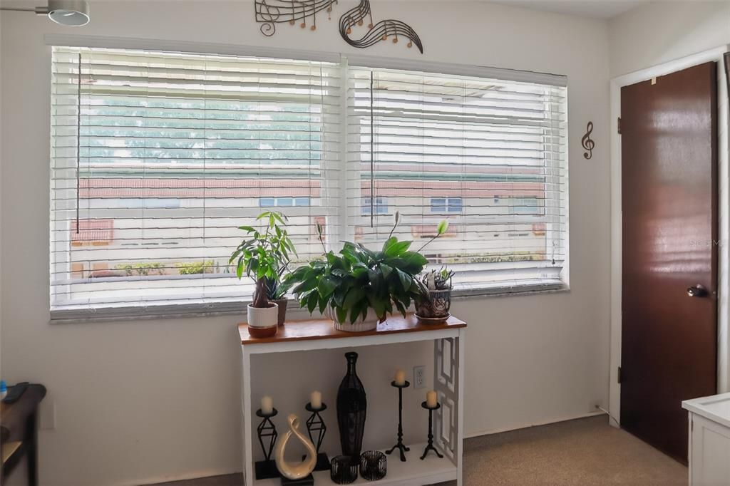 For Sale: $75,000 (1 beds, 1 baths, 790 Square Feet)