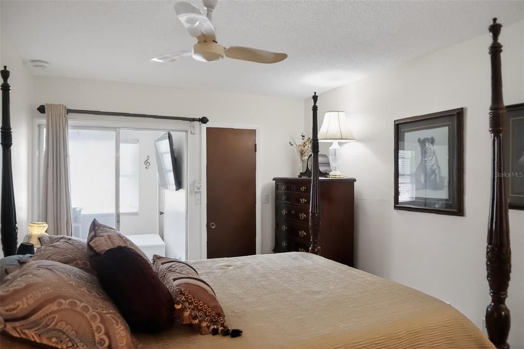 For Sale: $75,000 (1 beds, 1 baths, 790 Square Feet)