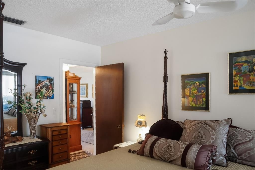 For Sale: $75,000 (1 beds, 1 baths, 790 Square Feet)