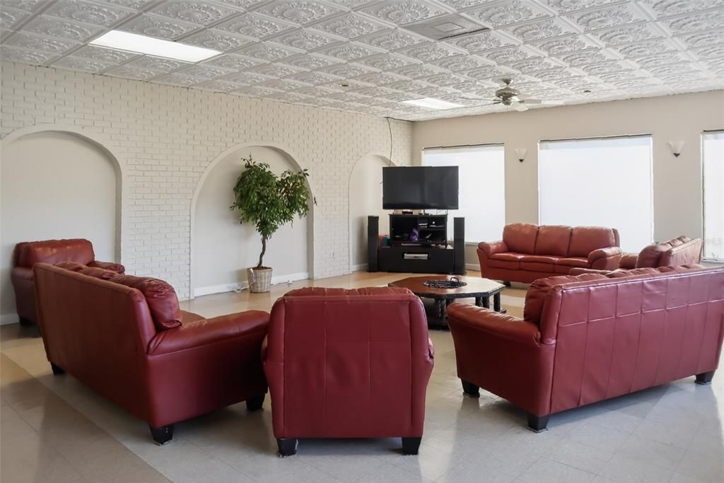 For Sale: $75,000 (1 beds, 1 baths, 790 Square Feet)