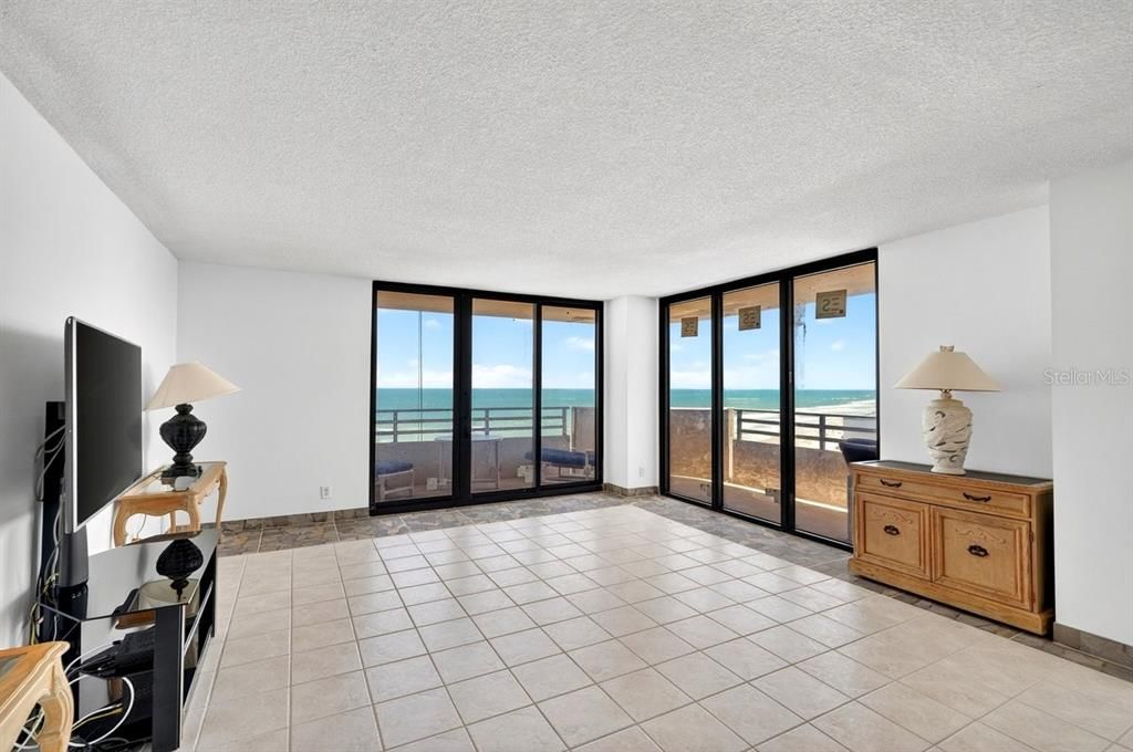 For Sale: $400,000 (3 beds, 2 baths, 1735 Square Feet)
