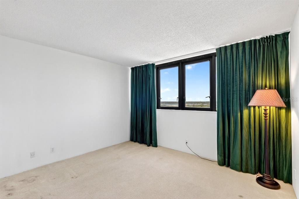 For Sale: $400,000 (3 beds, 2 baths, 1735 Square Feet)