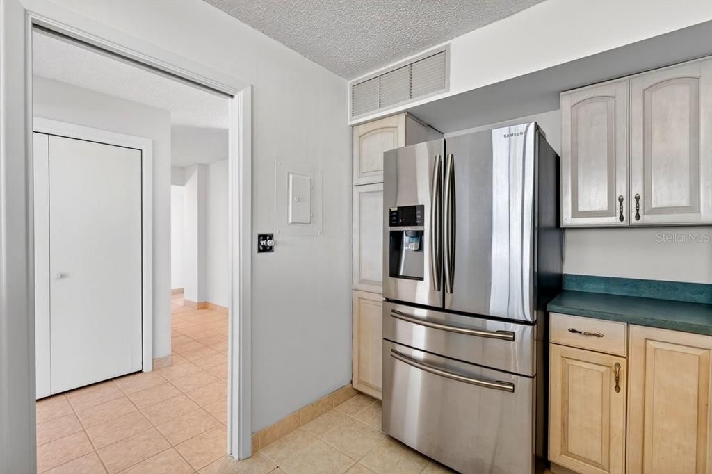 For Sale: $400,000 (3 beds, 2 baths, 1735 Square Feet)