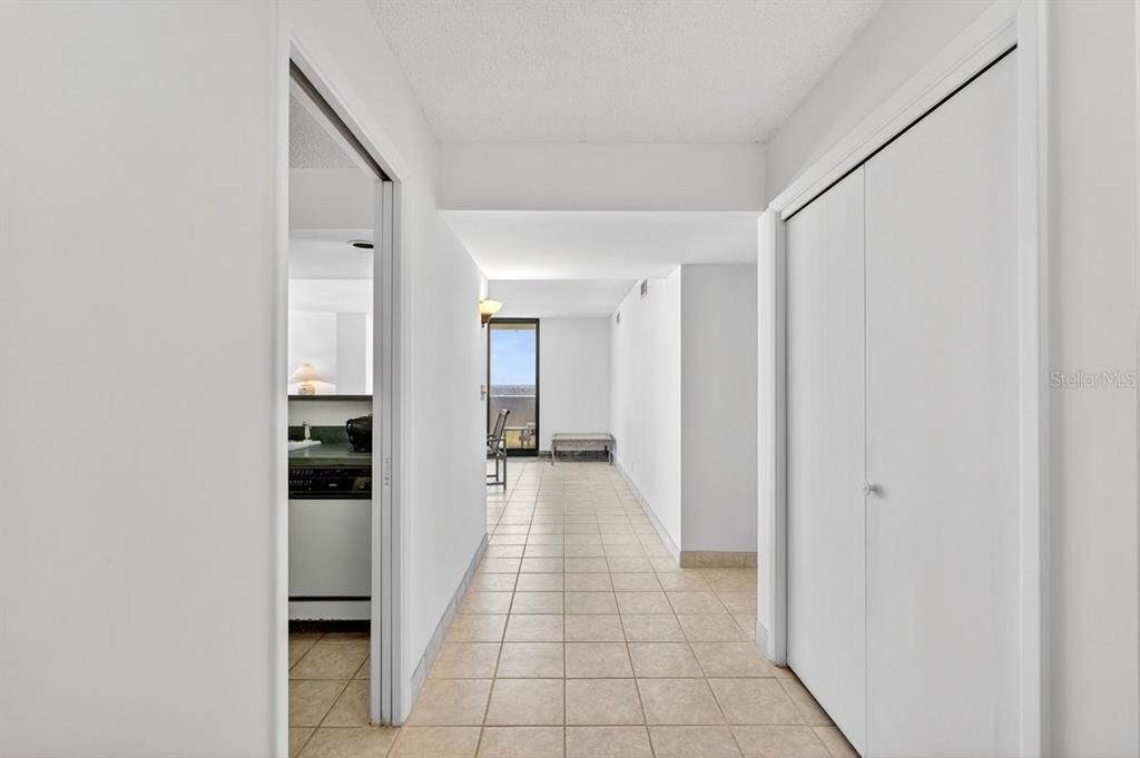 For Sale: $400,000 (3 beds, 2 baths, 1735 Square Feet)