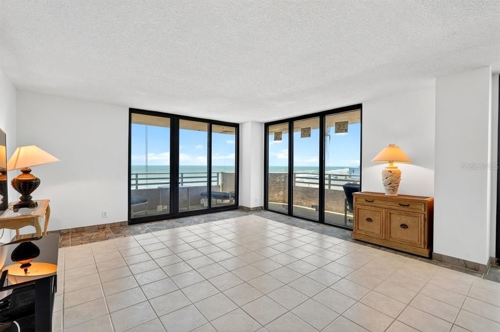 For Sale: $400,000 (3 beds, 2 baths, 1735 Square Feet)