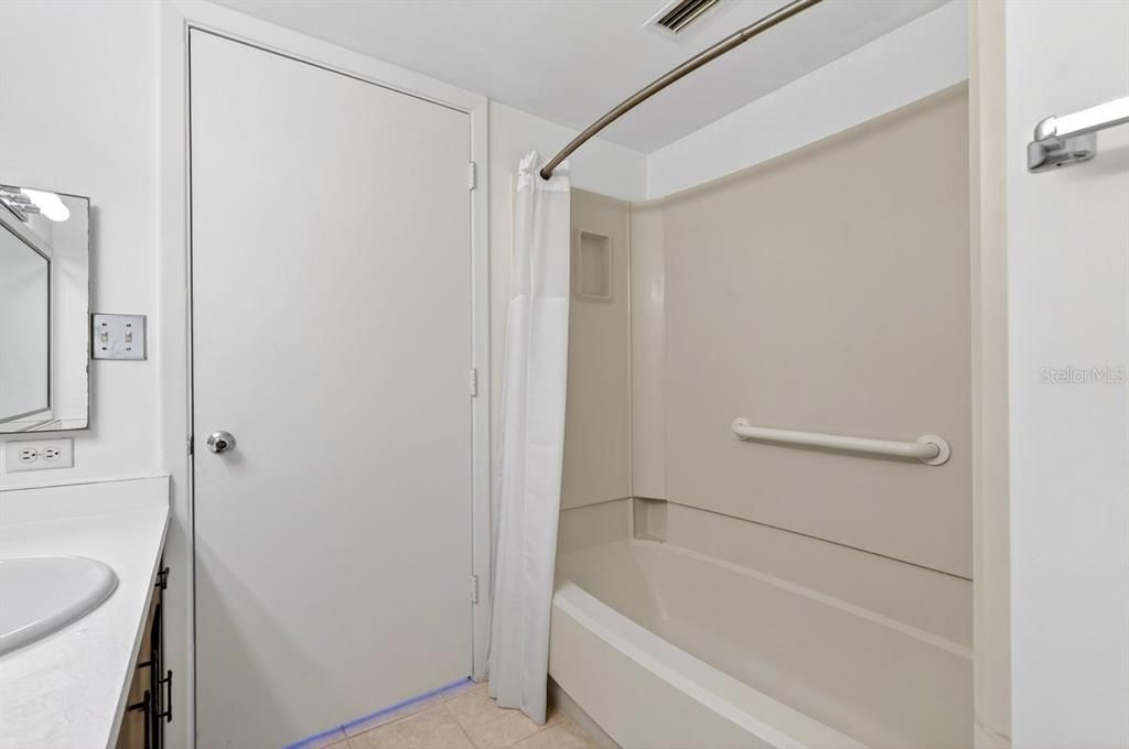 For Sale: $400,000 (3 beds, 2 baths, 1735 Square Feet)