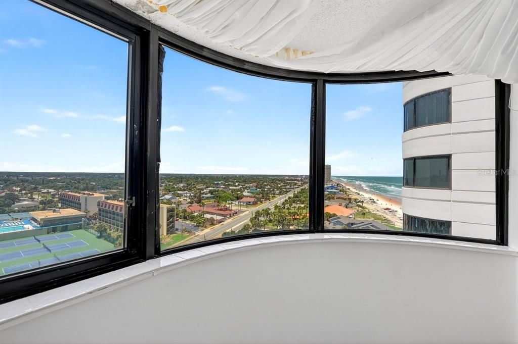 For Sale: $400,000 (3 beds, 2 baths, 1735 Square Feet)