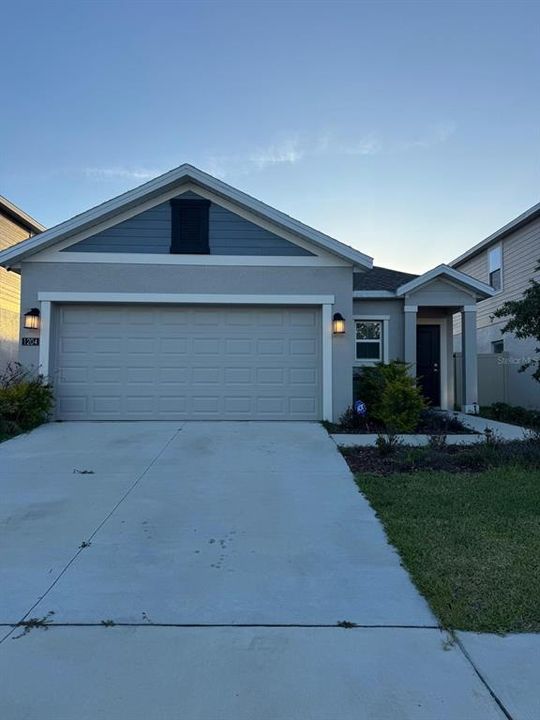 For Rent: $1,900 (3 beds, 2 baths, 1444 Square Feet)