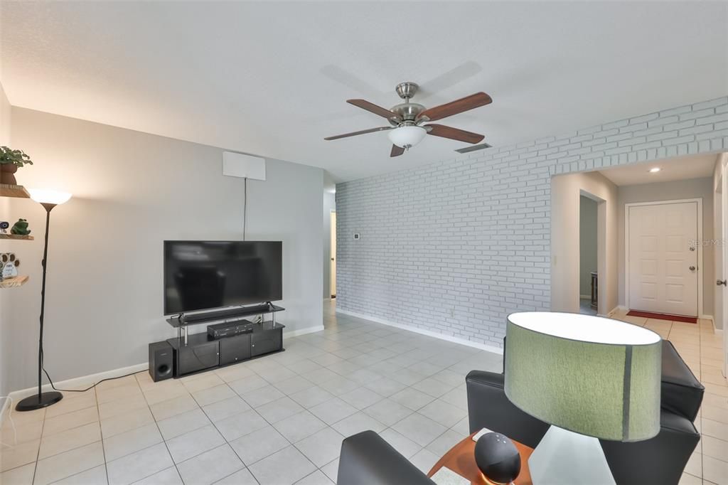 For Sale: $399,000 (3 beds, 2 baths, 1605 Square Feet)