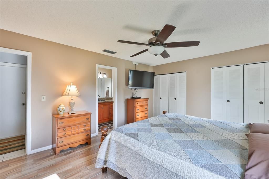 For Sale: $399,000 (3 beds, 2 baths, 1605 Square Feet)