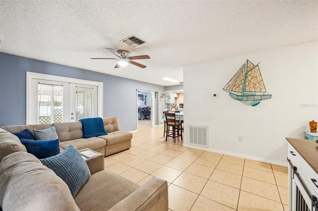 For Sale: $259,900 (3 beds, 2 baths, 1191 Square Feet)