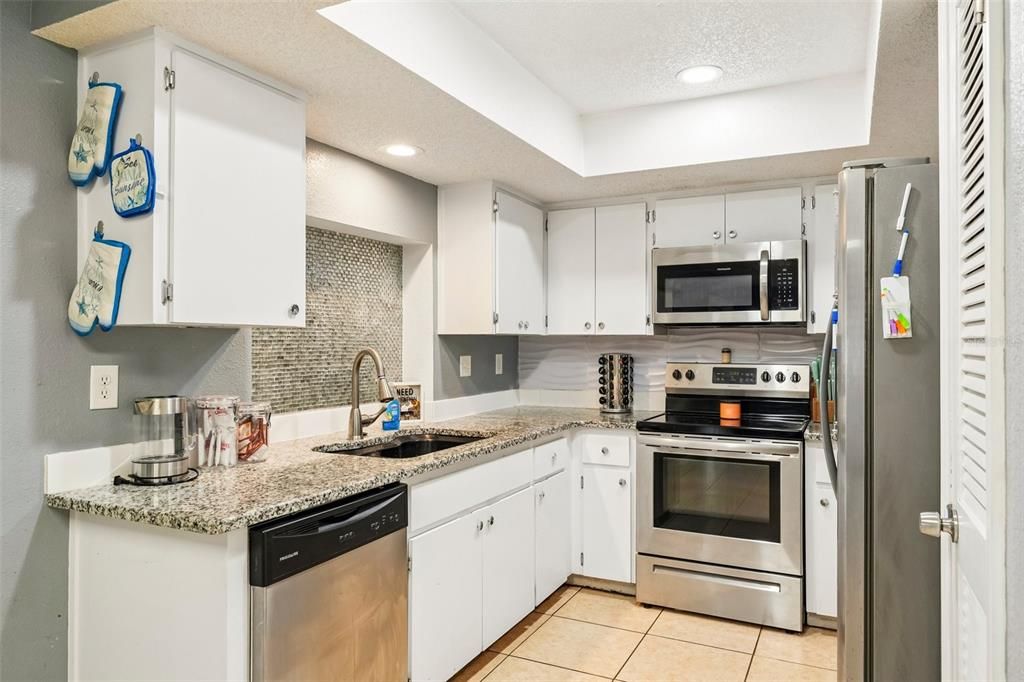 For Sale: $259,900 (3 beds, 2 baths, 1191 Square Feet)