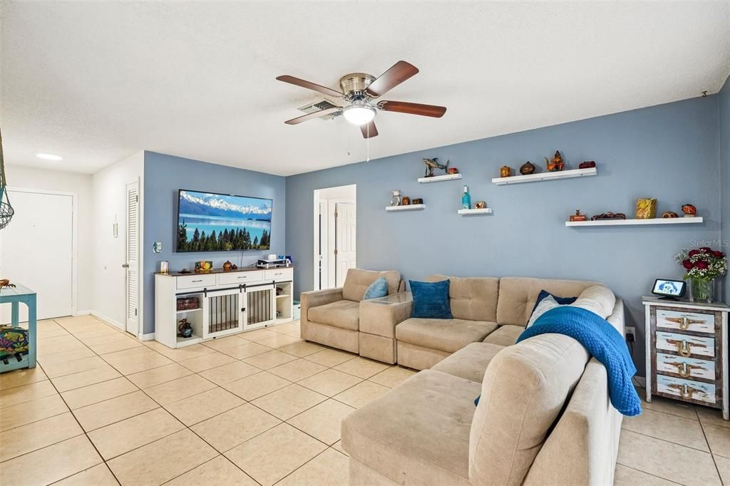 For Sale: $259,900 (3 beds, 2 baths, 1191 Square Feet)