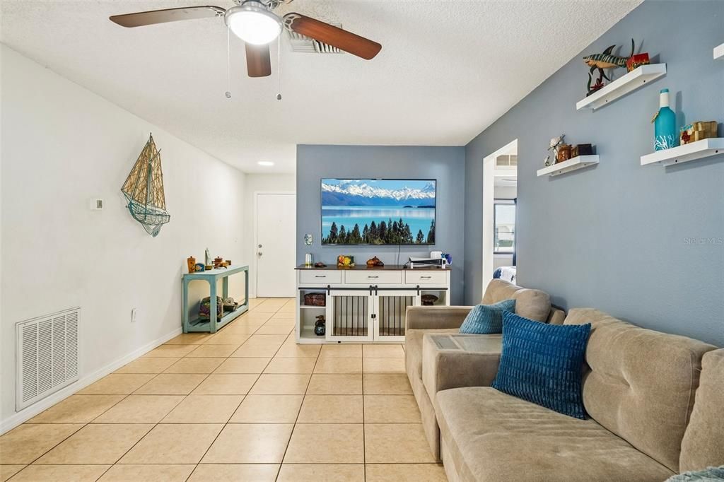 For Sale: $259,900 (3 beds, 2 baths, 1191 Square Feet)