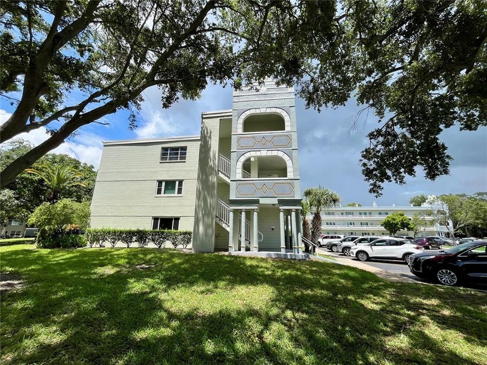 For Sale: $175,000 (2 beds, 2 baths, 1400 Square Feet)