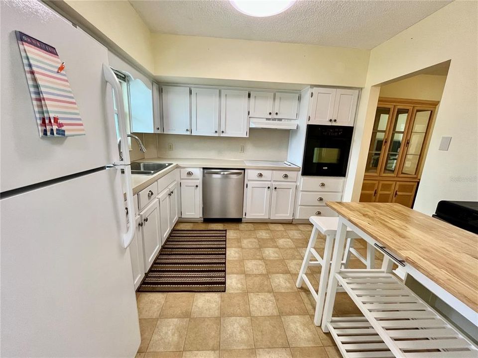 For Sale: $175,000 (2 beds, 2 baths, 1400 Square Feet)