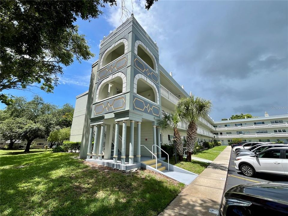 For Sale: $175,000 (2 beds, 2 baths, 1400 Square Feet)