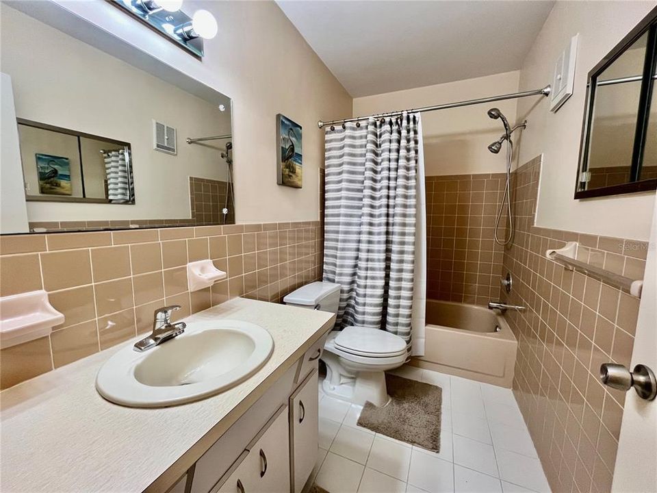For Sale: $175,000 (2 beds, 2 baths, 1400 Square Feet)