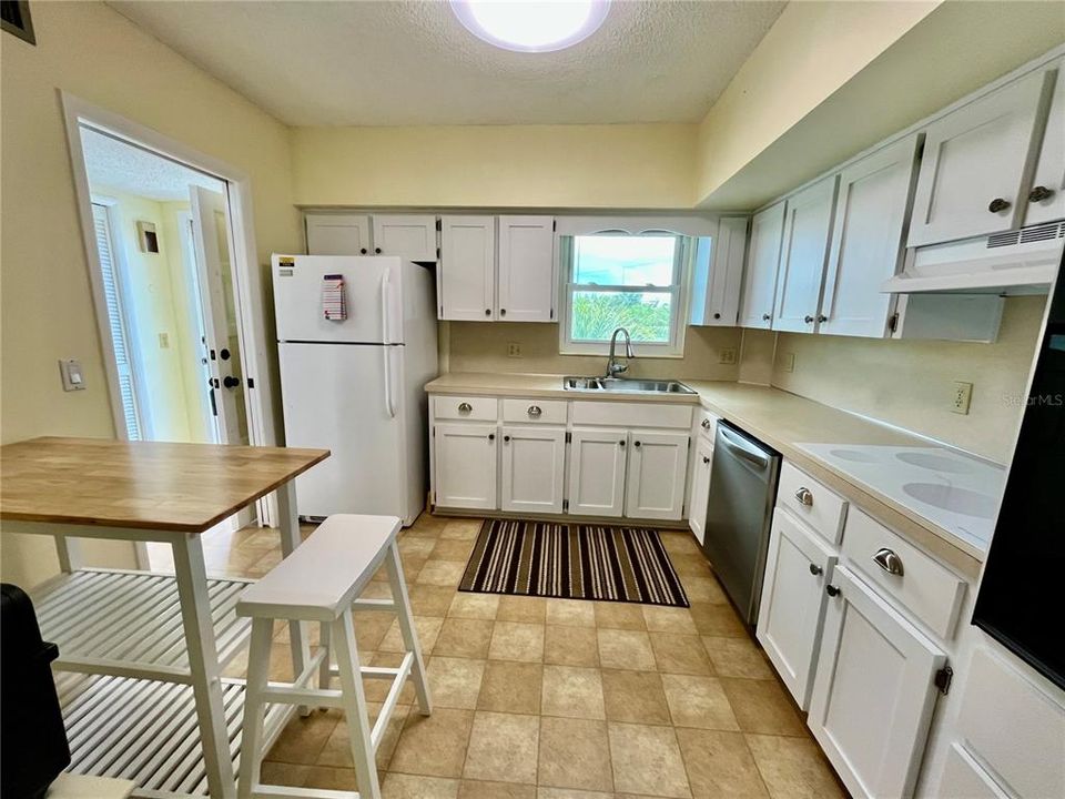 For Sale: $175,000 (2 beds, 2 baths, 1400 Square Feet)