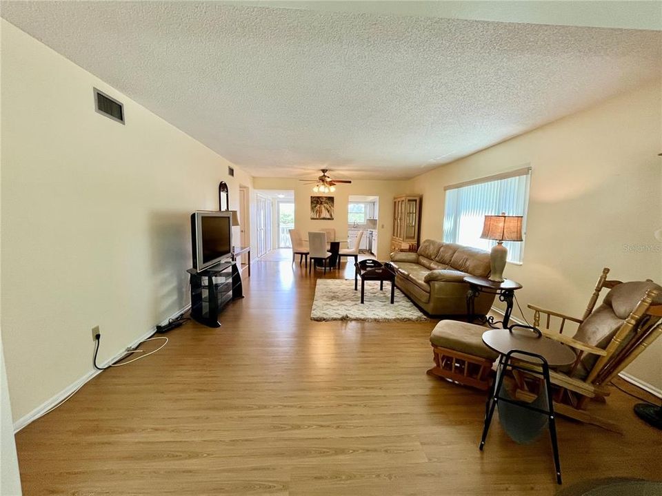 For Sale: $175,000 (2 beds, 2 baths, 1400 Square Feet)