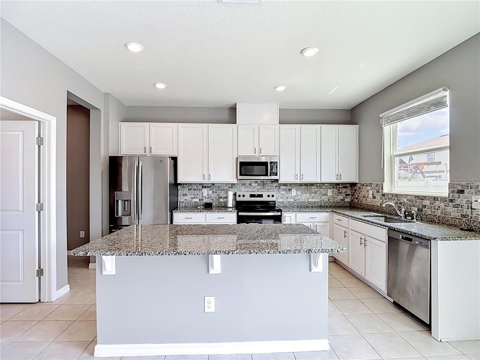 For Sale: $480,000 (4 beds, 2 baths, 3075 Square Feet)
